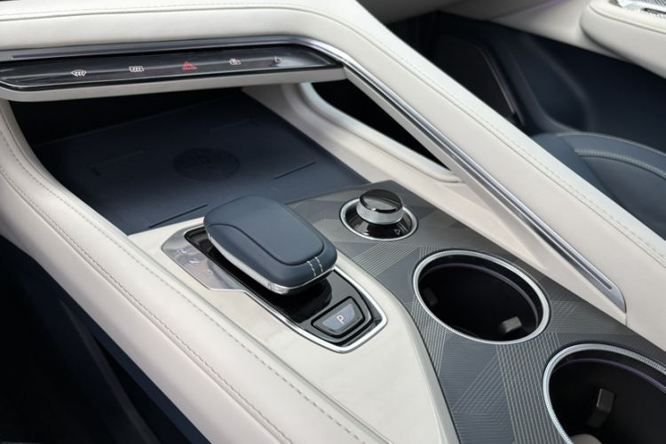Used Zeekr 001 2021 Ultra-Long Range Dual-Motor YOU Version Gear Lever