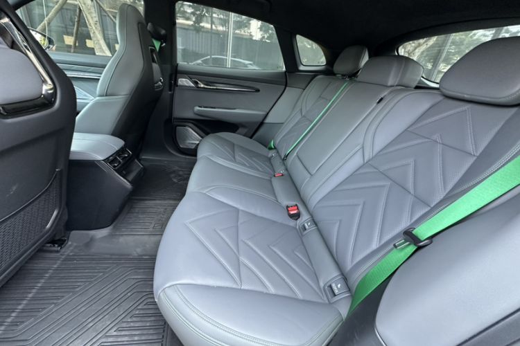 Used Zeekr 001 2021 Long-Range Dual-Motor WE Edition Interior 2