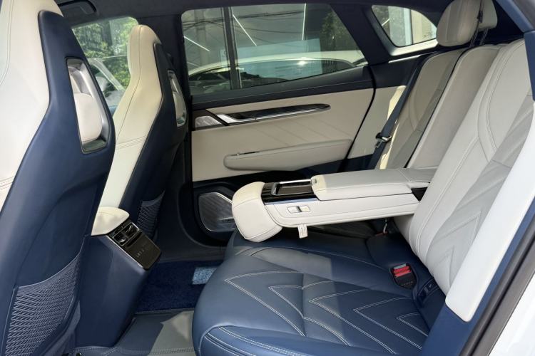 Used Zeekr 001 2021 Ultra-Long Range Dual-Motor YOU Version Interior 2