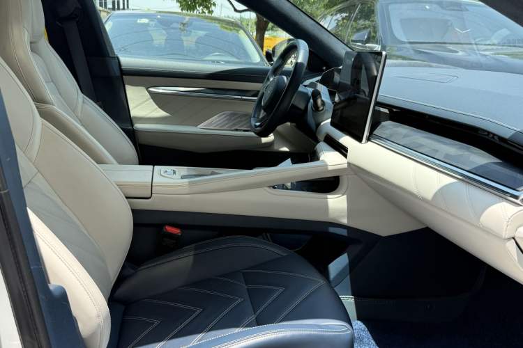 Used Zeekr 001 2021 Ultra-Long Range Dual-Motor YOU Version Interior 6