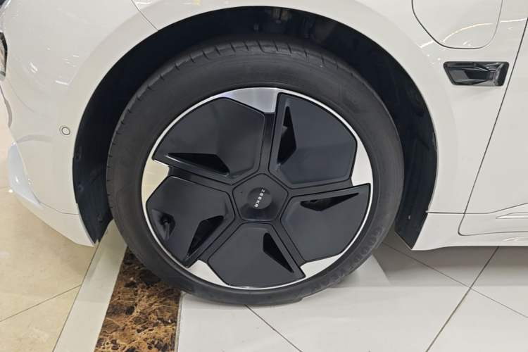 Used Zeekr 001 2021 Ultra-Long Range Single-Motor WE Edition Left Front Wheel Hub