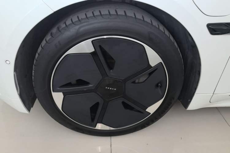 Used Zeekr 001 2021 Ultra-Long Range Single-Motor WE Edition Left Front Wheel Hub