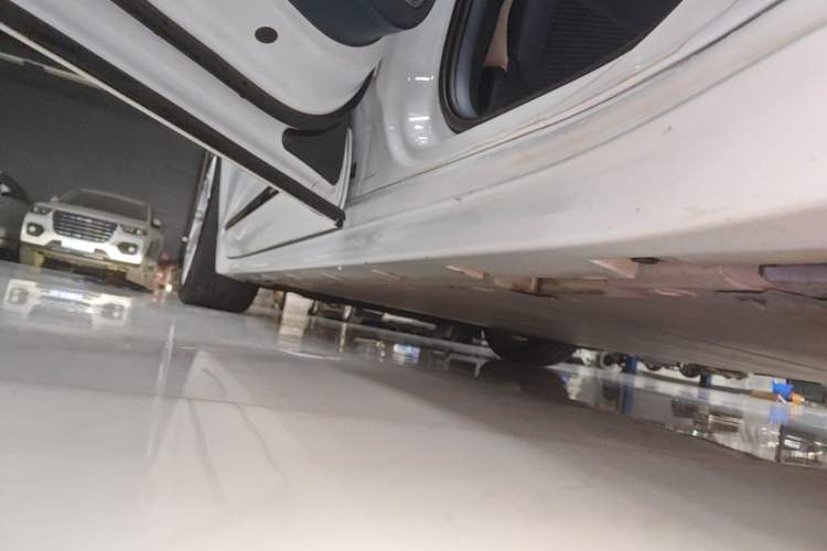 Used Zeekr 001 2021 Ultra-Long Range Dual-Motor YOU Version Left Side Sill