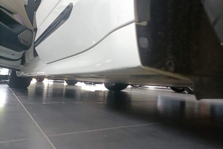 Used Zeekr 001 2021 Ultra-Long Range Dual-Motor YOU Version Left Side Sill