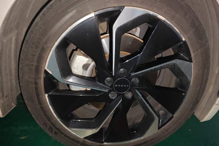 Used Zeekr 001 2021 Ultra-Long Range Single-Motor WE Edition Right Front Wheel Hub