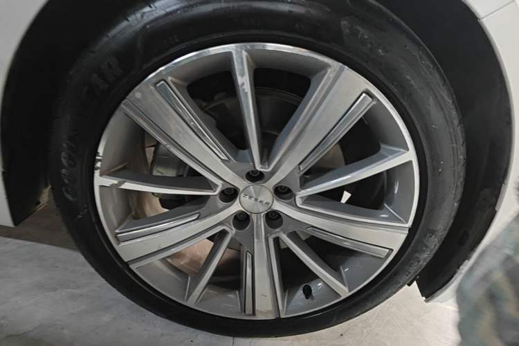 Used Zeekr 001 2021 Ultra-Long Range Single-Motor WE Edition Right Front Wheel Hub