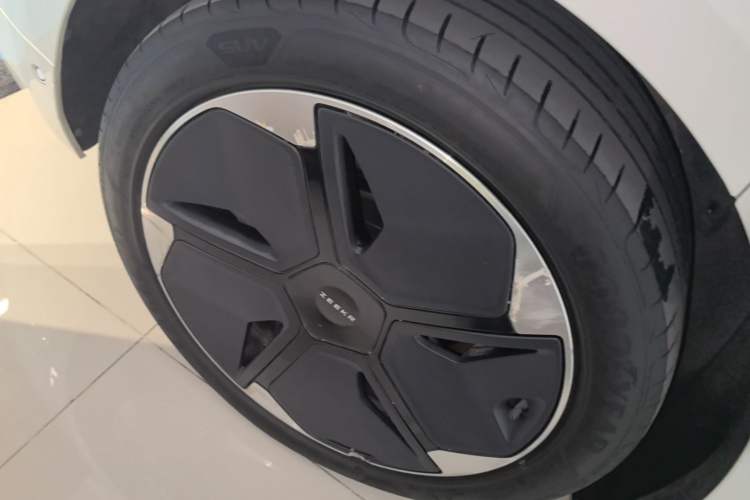 Used Zeekr 001 2021 Ultra-Long Range Single-Motor WE Edition Right Rear Wheel Hub