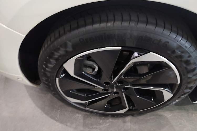 Used Zeekr 001 2021 Long-Range Dual-Motor WE Edition Right Rear Wheel Hub