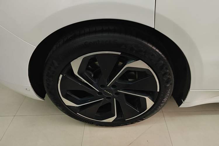 Used Zeekr 001 2021 Long-Range Dual-Motor WE Edition Right Rear Wheel Hub