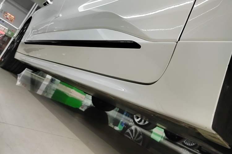 Used Zeekr 001 2021 Long-Range Dual-Motor WE Edition Right Side Sill