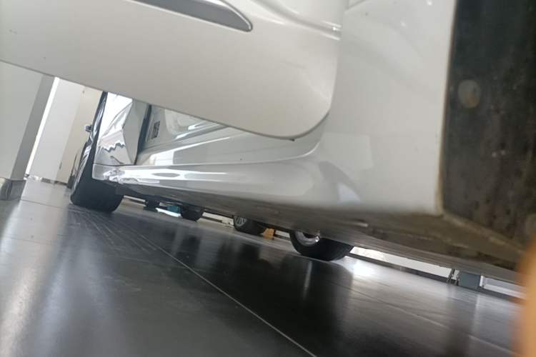 Used Zeekr 001 2021 Ultra-Long Range Dual-Motor YOU Version Right Side Sill