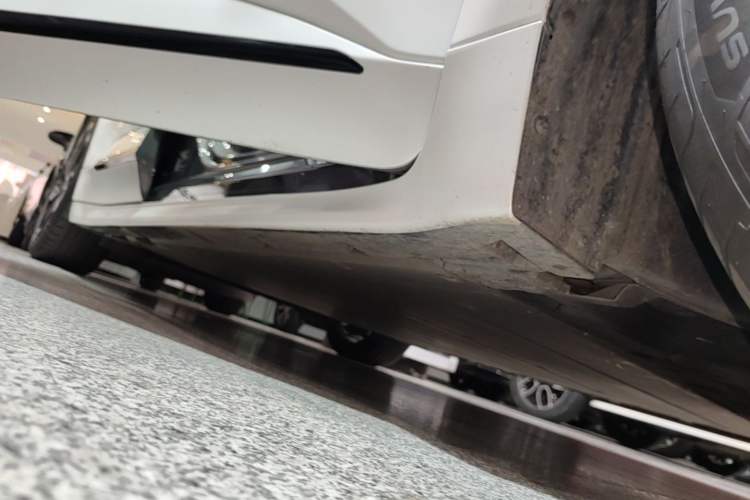 Used Zeekr 001 2021 Ultra-Long Range Single-Motor WE Edition Right Side Sill