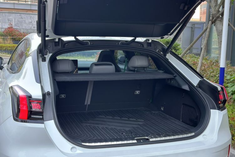 Used Zeekr 001 2021 Long-Range Dual-Motor WE Edition Trunk