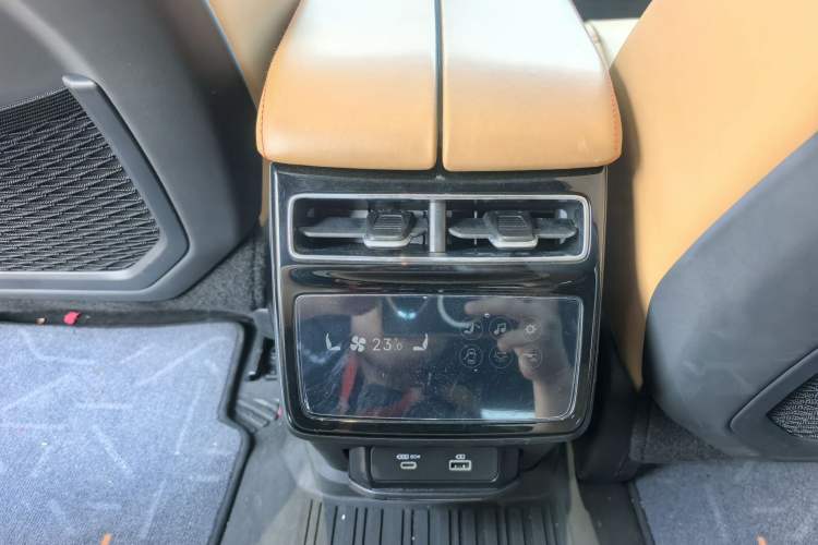 Used Zeekr 001 2022 Ultra-Long Range Dual-Motor YOU Version Interior 11