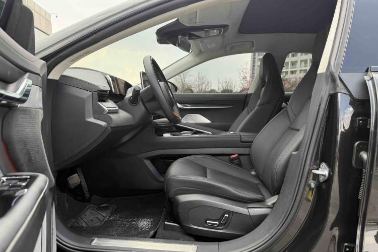Used Zeekr 001 2022 Long-Range Dual-Motor WE Edition Interior 3