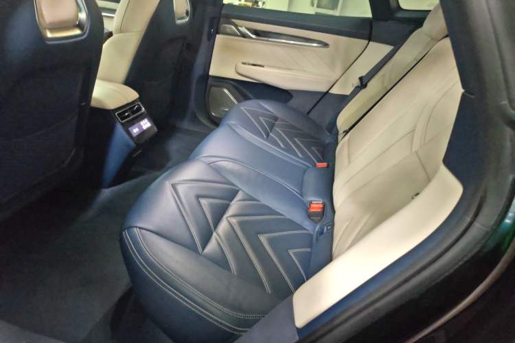 Used Zeekr 001 2022 Long-Range Dual-Motor WE Edition Interior 4