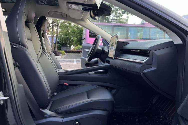 Used Zeekr 001 2022 Long-Range Dual-Motor WE Edition Interior 4