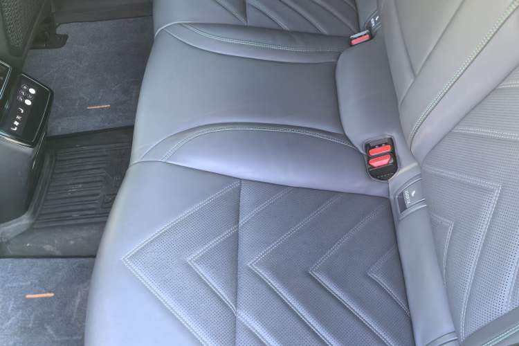 Used Zeekr 001 2022 Ultra-Long Range Dual-Motor ME Version Interior 7