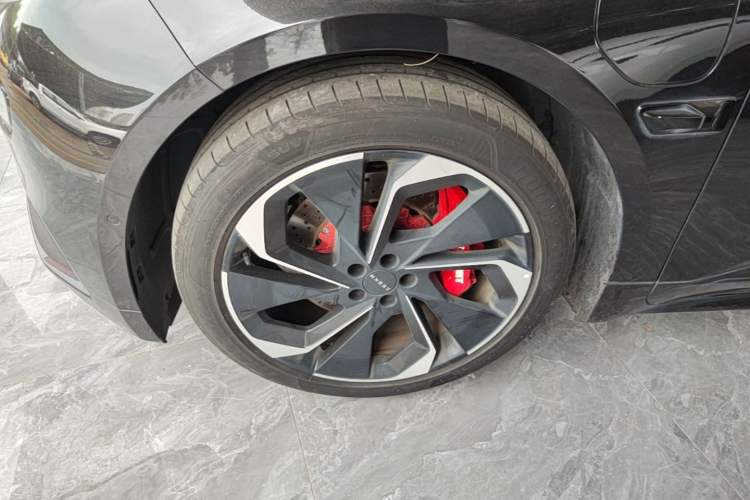 Used Zeekr 001 2022 Long-Range Dual-Motor WE Edition Left Front Wheel Hub