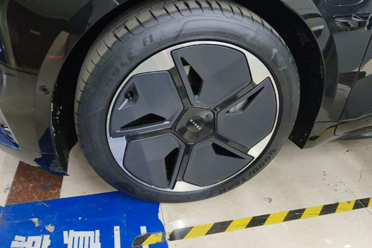 Used Zeekr 001 2022 Long-Range Dual-Motor WE Edition Left Front Wheel Hub