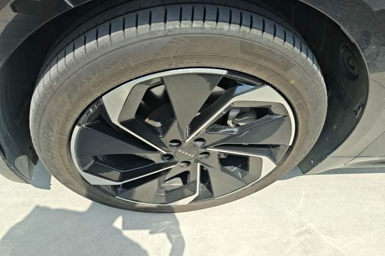 Used Zeekr 001 2022 Long-Range Dual-Motor WE Edition Left Front Wheel Hub