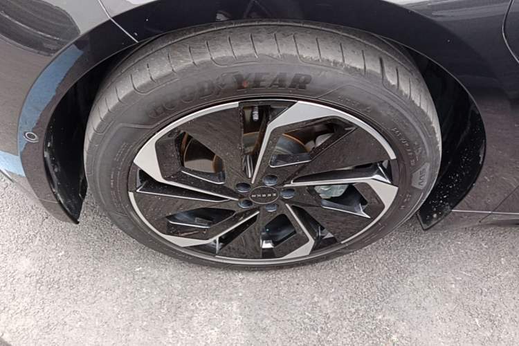 Used Zeekr 001 2022 Long-Range Dual-Motor WE Edition Left Front Wheel Hub