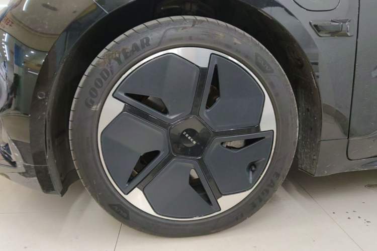 Used Zeekr 001 2022 Long-Range Dual-Motor WE Edition Left Front Wheel Hub