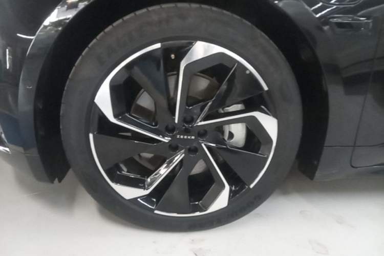 Used Zeekr 001 2022 Long-Range Dual-Motor WE Edition Left Front Wheel Hub