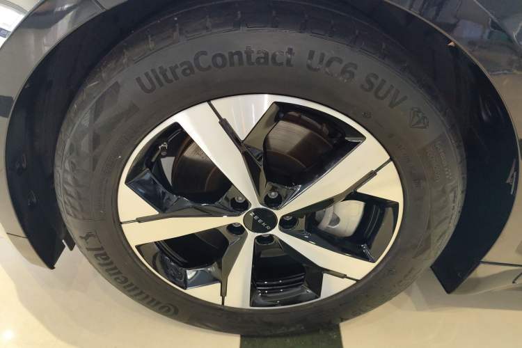 Used Zeekr 001 2022 Long-Range Dual-Motor WE Edition Left Front Wheel Hub