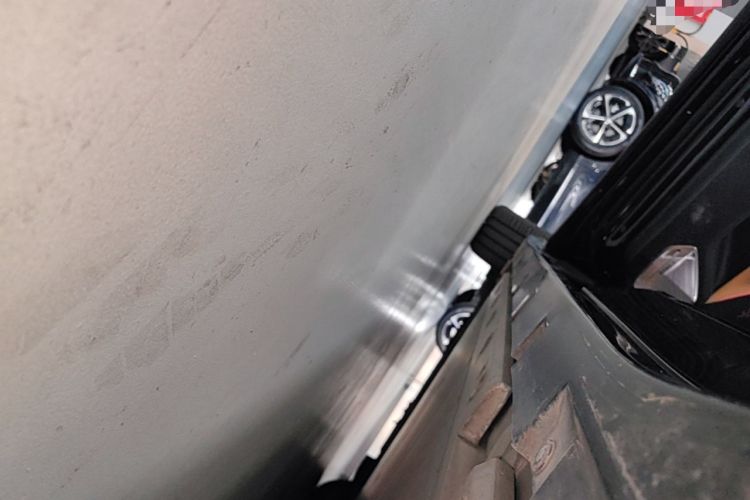 Used Zeekr 001 2022 Ultra-Long Range Dual-Motor YOU Version Left Side Sill