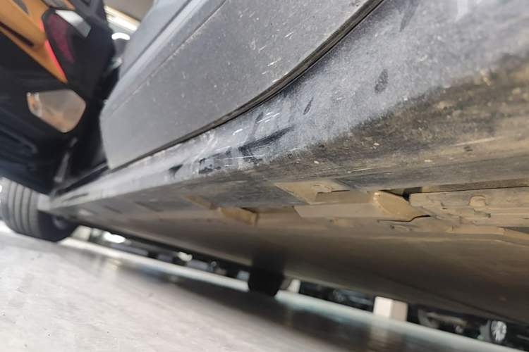 Used Zeekr 001 2022 Ultra-Long Range Dual-Motor YOU Version Left Side Sill