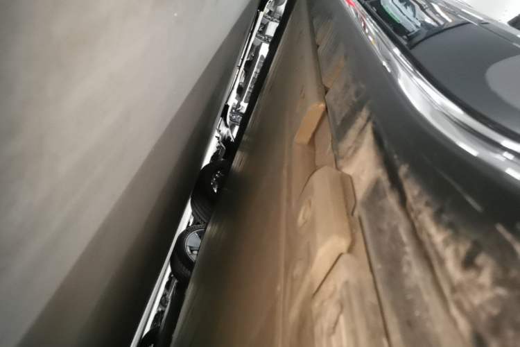Used Zeekr 001 2022 Ultra-Long Range Dual-Motor ME Version Left Side Sill
