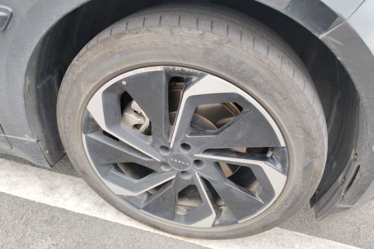 Used Zeekr 001 2022 Long-Range Dual-Motor WE Edition Right Front Wheel Hub