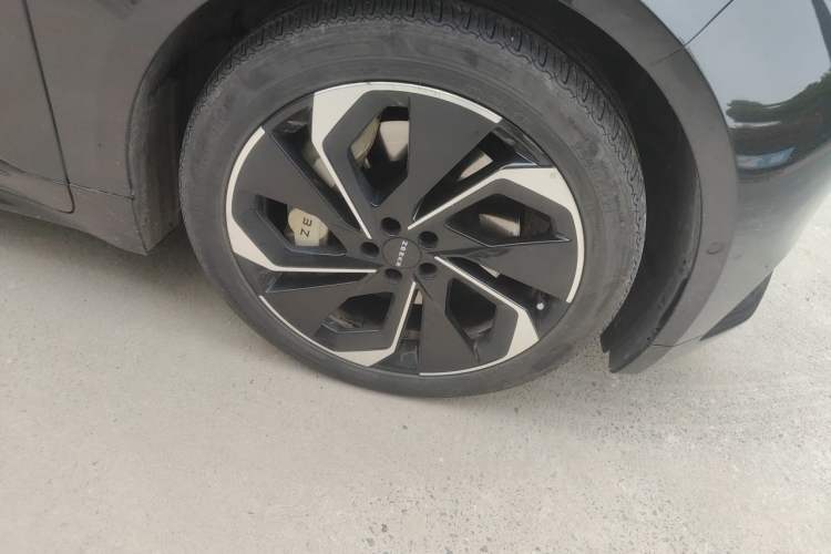 Used Zeekr 001 2022 Ultra-Long Range Dual-Motor YOU Version Right Front Wheel Hub