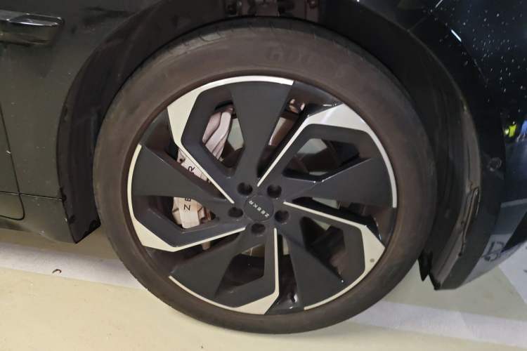 Used Zeekr 001 2022 Ultra-Long Range Dual-Motor ME Version Right Front Wheel Hub