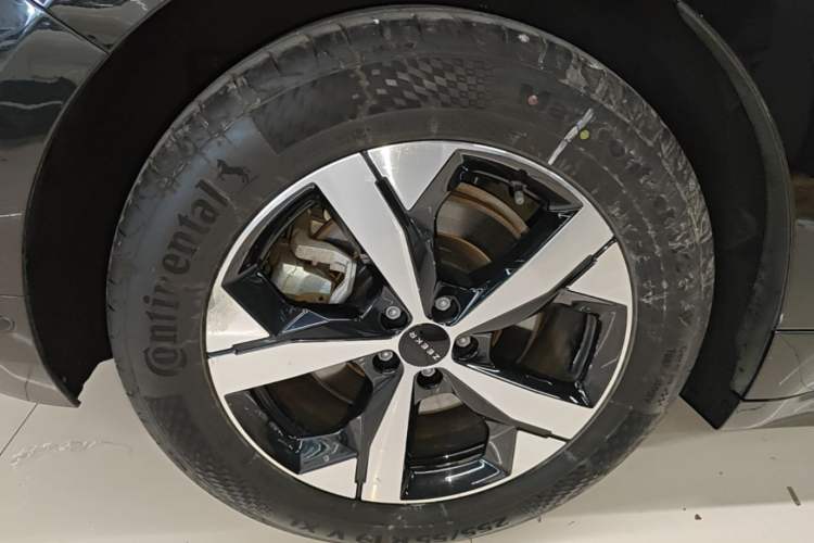 Used Zeekr 001 2022 Long-Range Dual-Motor WE Edition Right Rear Wheel Hub