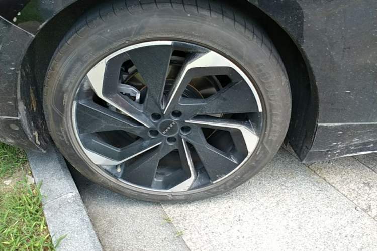 Used Zeekr 001 2022 Long-Range Dual-Motor WE Edition Right Rear Wheel Hub
