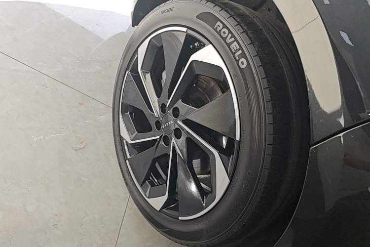 Used Zeekr 001 2022 Long-Range Dual-Motor WE Edition Right Rear Wheel Hub
