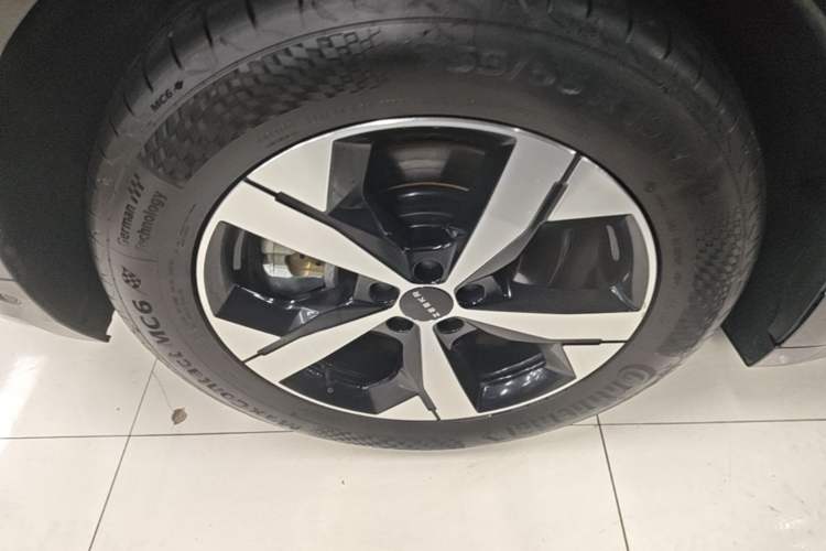 Used Zeekr 001 2022 Long-Range Dual-Motor WE Edition Right Rear Wheel Hub