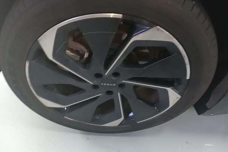 Used Zeekr 001 2022 Long-Range Dual-Motor WE Edition Right Rear Wheel Hub