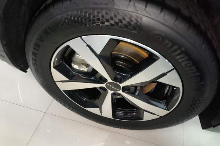 Used Zeekr 001 2022 Long-Range Dual-Motor WE Edition Right Rear Wheel Hub