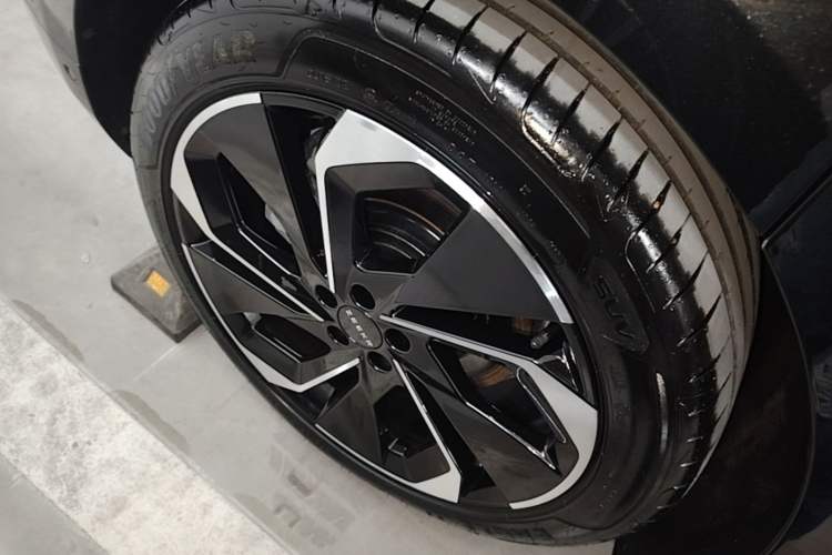 Used Zeekr 001 2022 Long-Range Dual-Motor WE Edition Right Rear Wheel Hub
