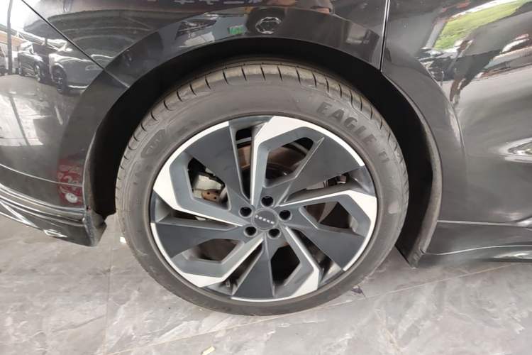 Used Zeekr 001 2022 Long-Range Dual-Motor WE Edition Right Rear Wheel Hub