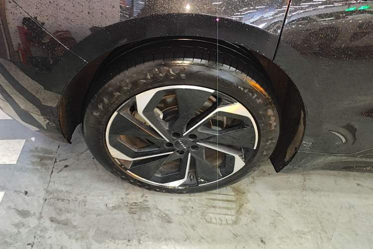 Used Zeekr 001 2022 Long-Range Dual-Motor WE Edition Right Rear Wheel Hub