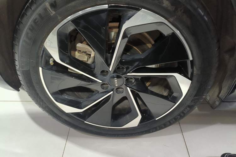 Used Zeekr 001 2022 Long-Range Dual-Motor WE Edition Right Rear Wheel Hub