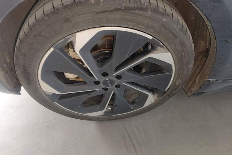 Used Zeekr 001 2022 Ultra-Long Range Dual-Motor YOU Version Right Rear Wheel Hub