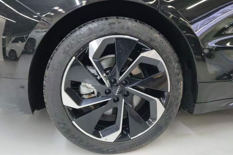 Used Zeekr 001 2022 Long-Range Dual-Motor WE Edition Right Rear Wheel Hub