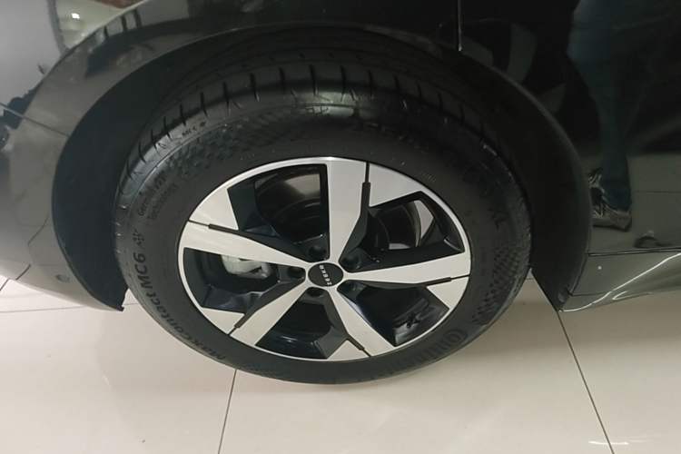 Used Zeekr 001 2022 Ultra-Long Range Single-Motor WE Version Right Rear Wheel Hub