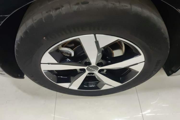 Used Zeekr 001 2022 Long-Range Dual-Motor WE Edition Right Rear Wheel Hub