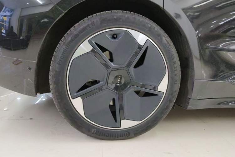 Used Zeekr 001 2022 Long-Range Dual-Motor WE Edition Right Rear Wheel Hub